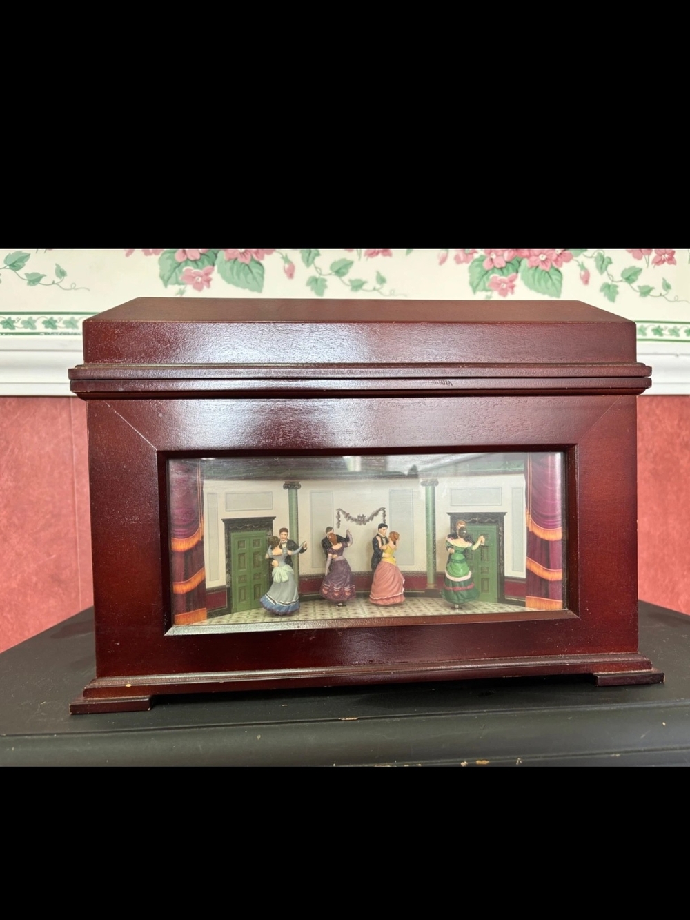 Vintage Mr. Christmas Animated Holiday Symphonium Music Box  12 Carols/4 classic